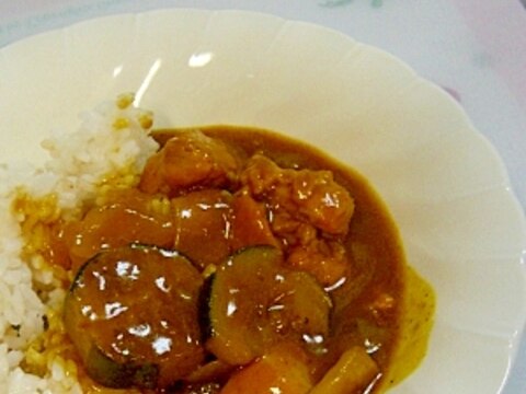 冷やしてもおいしい、ズッキーニとチキンのカレー